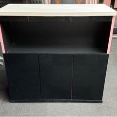 美品】バーカウンター キッチンカウンター 食器棚 扉 足のせパイプ