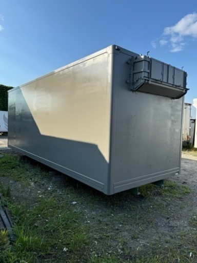 仕上げ済み！断熱材入り！中仕切り扉！スライド式横扉！バイクガレージ