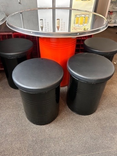 ドラム缶テーブルといす