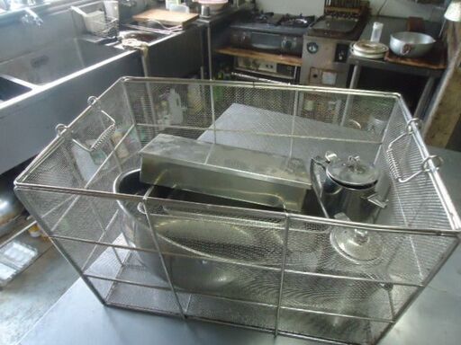 業務用ステンレス製水切りカゴ　ボール　バット　水ポット等々