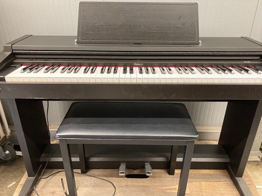 受付中！Roland デジタルピアノHP-900 動作確認済み　椅子付き(引き渡し決定済み）