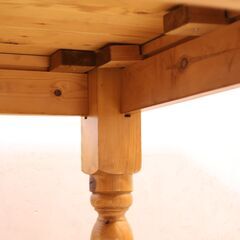 THE PENNY WISE(ペニーワイズ)よりpaulwison(ポールウィルソン) パイン無垢材の引き出し付ダイニングテーブルです！英国製のクラシックなデザインのアンティーク調の4人用食卓。