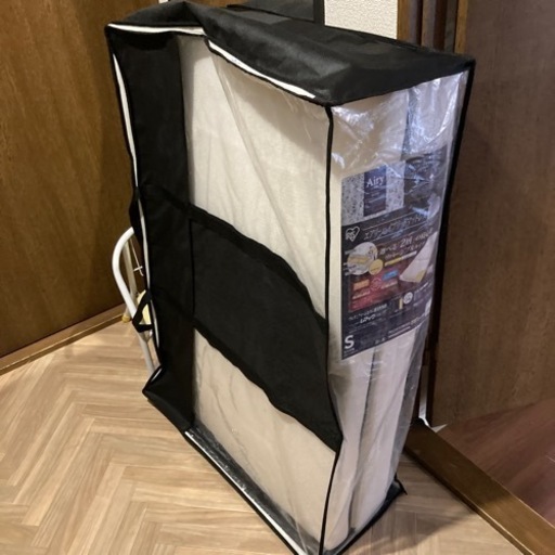 ほぼ新品　エアリーマットレス５㎝