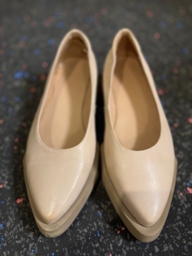 パンプス　22.5㎝　靴　レディース　ファッション　ベージュ色