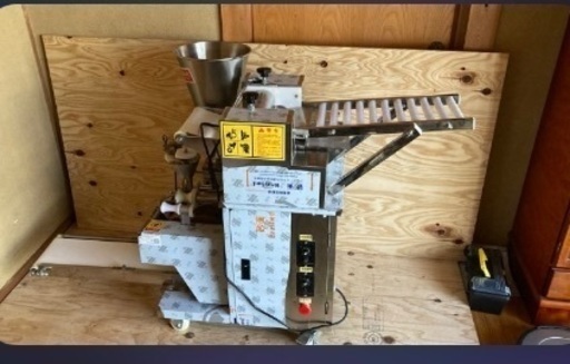 引取り歓迎　新古品 本格派 直輸入：自動餃子製造機 厨房機器 飲食店 業務用
