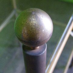 発送もOK】アンティークゴールドのガラス2段ディスプレイラック□陳列