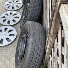 アクア純正鉄ホイールとタイヤ、ホイールキャップ