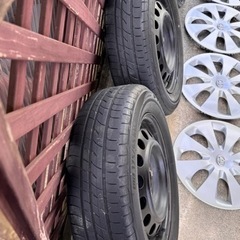 アクア純正鉄ホイールとタイヤ、ホイールキャップ