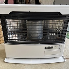 トヨトミ　石油ストーブ　煙突式ストーブ　ＴＯＹＯＴＯＭＩ　新品定価８６，８００円　２０１８年製　ホワイト　ＨＲ－Ｇ６５０Ｈ　コンクリート２７畳　木造１７畳