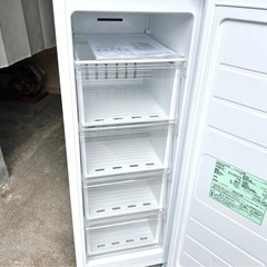 札幌市内配送可 美品 23年製 アイリスオーヤマ スキマックス 80L スリム冷凍庫 IUSN-8A-W 