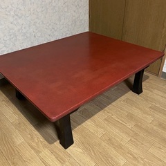 木製座卓 不規則な形状 光沢仕上げ 木製座卓 自然な木目 光沢仕上げ 自然形状の木製座卓 天然木