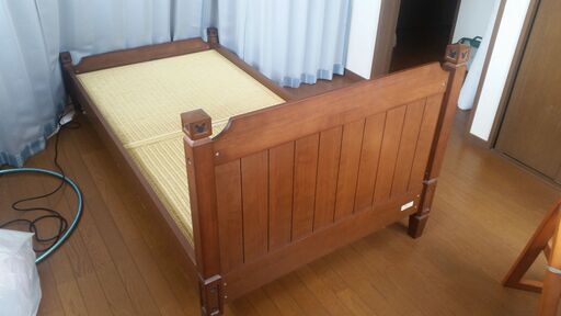 ミッキーマウスデザイン  シングルベッド　値下げしました