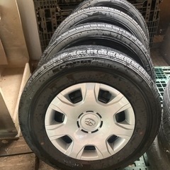 ハイエース　200系タイヤホイール　新車外し500km走行