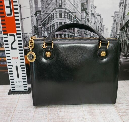 ジャンニ ヴェルサーチ サンバースト ハンドバッグ レザー イエロー