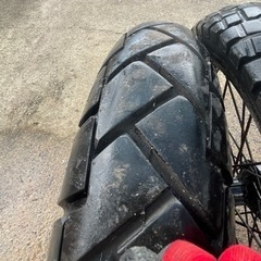 トリッカー　車のパーツ タイヤ、ホイール