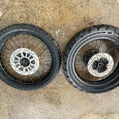 トリッカー　車のパーツ タイヤ、ホイール