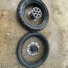 トリッカー　車のパーツ タイヤ、ホイール