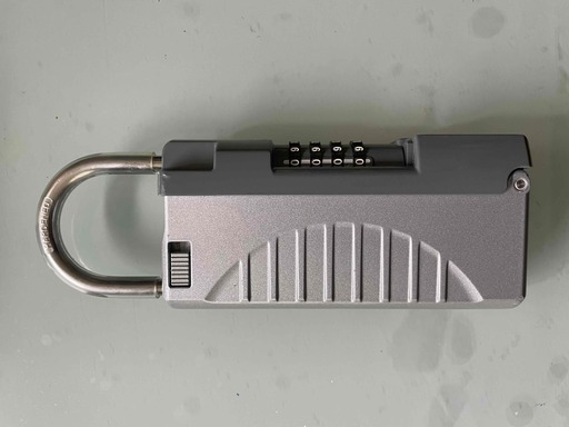 ダイヤル式　キーボックス　車のリモコンキーや大きめのカギなども入る大きさ？
