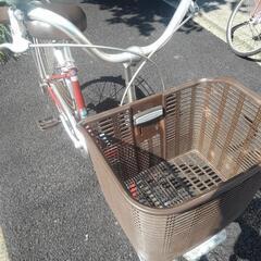 中古自転車３１３６　ブリヂストン　C60TP　２６インチ　ギヤなし　LEDオートライト　アルミフレーム　　キッキーと音がならない後輪ローラーブレーキ錆びにくい部品：ハンドル・リム・ドロヨケ・前かご前ブレーキ・クランク・スポーク・フレーム・リヤキャリア