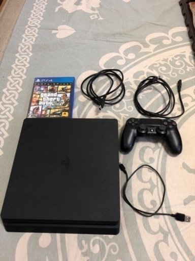 テレビゲーム　PS4  プレイステーション4 本体　GTA5 コントローラー付き　　CUH-2200A
