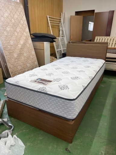 激安分厚いマットレス付き　収納シングルベッド　コンセント付き
