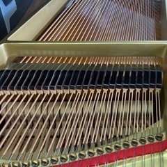 YAMAHA グランドピアノG5E 1980年全弦をドイツ製レスローに交換しました。