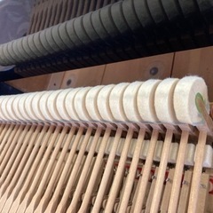 YAMAHA グランドピアノG5E 1980年全弦をドイツ製レスローに交換しました。