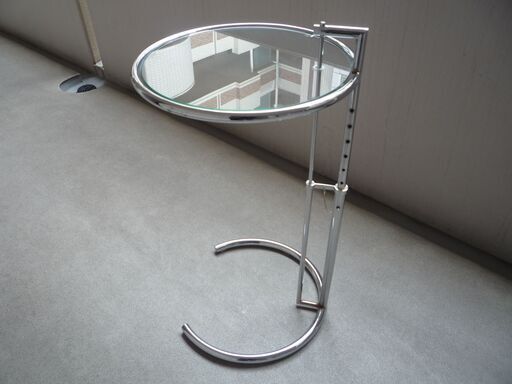 サイドテーブル　Eileen Gray  アイリーン・グレイ