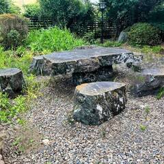 石造りのガーデン用テーブルセット