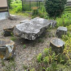 石造りのガーデン用テーブルセット