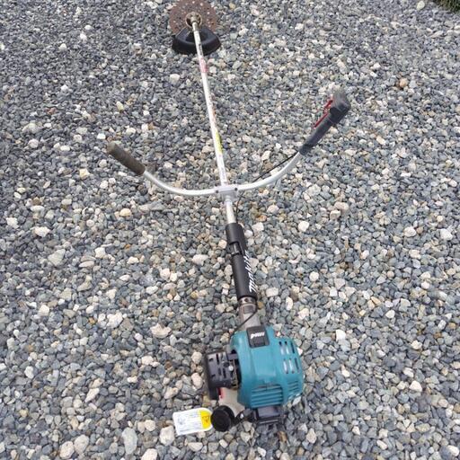 即使用可能な、マキタ４サイクル草刈り機