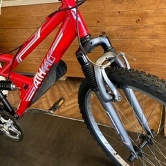 【marukin前後タイヤ・チューブ新品！】前後サスペンション付き　3×7速　26インチMTB レッド