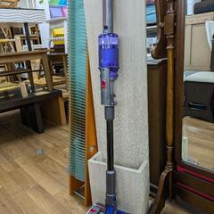 J039★2022年製★コードレス掃除機★dyson★SV19