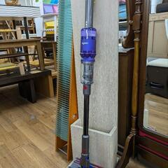 J039★2022年製★コードレス掃除機★dyson★SV19