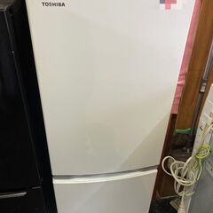 ☆中古￥11,800！TOSHIBA　153㍑2ドア冷蔵庫　家電　2019年製　GR-R15BS(W)型　幅48㎝ｘ奥行58㎝ｘ高さ127㎝　【BG055】