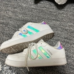 adidasスニーカー