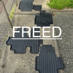 【美品】フリード、フリードプラス　純正ラバーマット　車のパーツ 内装、インテリア