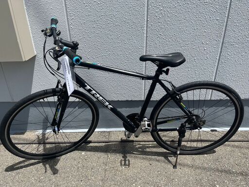 ワンポイントのブルーが◎TREK トレック クロスバイク 自転車24段変速ギア1012