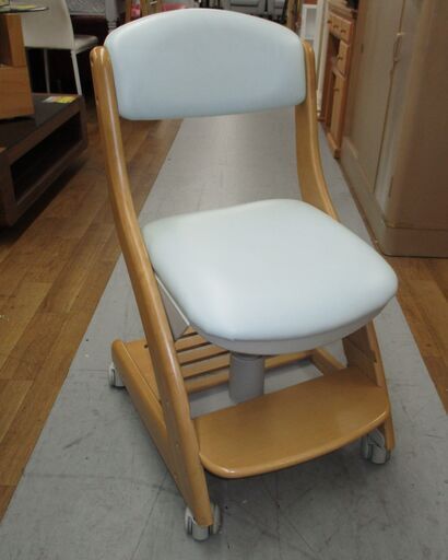 R210 KOIZUMI 天然木 油圧昇降、学習用椅子 キャスター付き、幅42cm Used