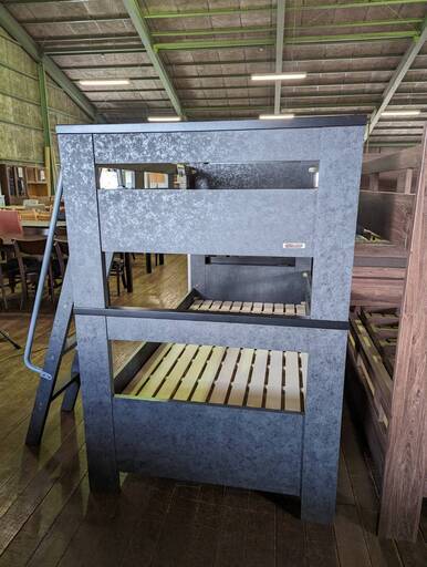 B品】2段ベッド ホワイト色とブラック色 現品限り39800円 - 二段ベッド 