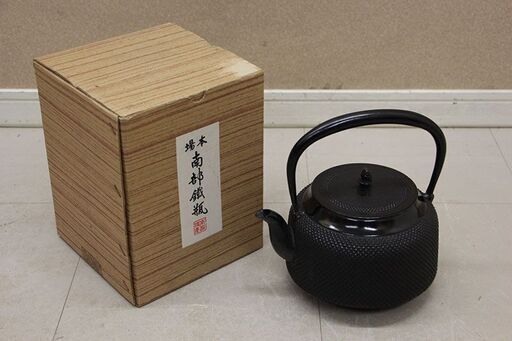 本場 南部鐵瓶 二升 万代屋 霰 南部菊七 鉄瓶 南部鉄器 (R2399wY)