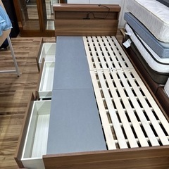 引き出し付き　シングルベッド