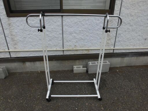JM18820)ハンガーラック 伸縮式 幅：約74～110cm 高さ：約102～162cm 奥行：約40cm 中古品【取りに来られる方限定】