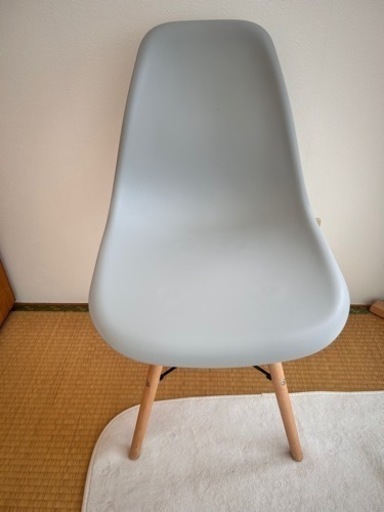 ダイニングチェア　色グレー
