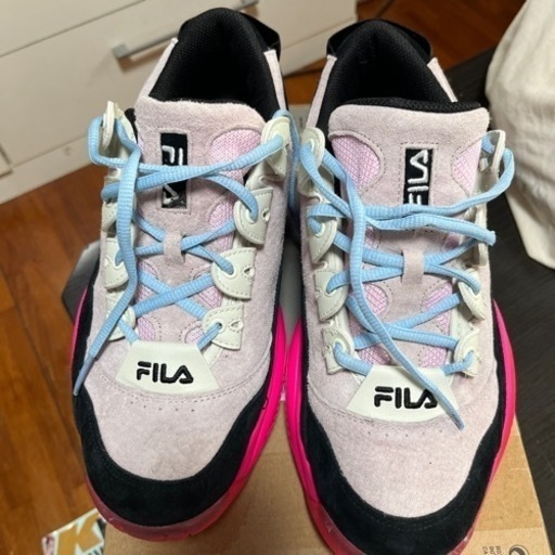FILA、フィラスニーカー限定カラー極美品