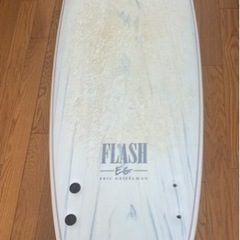 【中古】サーフボード(ショートボード)デッキカバー・リーシュコード付き ※フィン2箇所外れてます。¥10,000