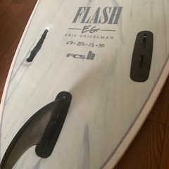 【中古】サーフボード(ショートボード)デッキカバー・リーシュコード付き ※フィン2箇所外れてます。¥10,000