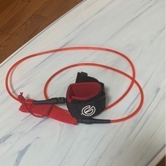 【中古】サーフボード(ショートボード)デッキカバー・リーシュコード付き ※フィン2箇所外れてます。¥10,000