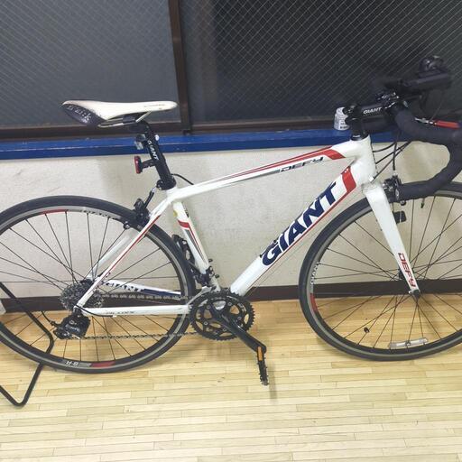 GIANT　DEFY 3　★サイコン付きUSBライト　メンテスタンド付き★