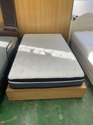 激安‼️ セミダブルベッドマットレス付きR810